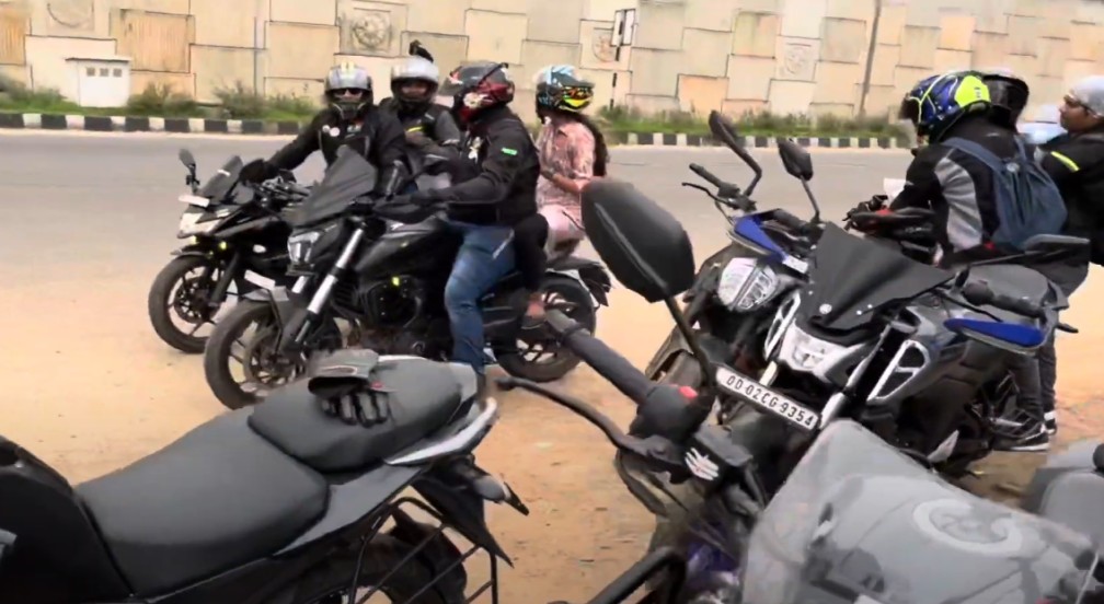 Image of odia nana and his friends ready for a ride
